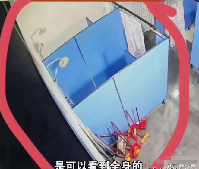 女子水上闯关木头插入腿内 景区回应据报道，一名女子在参加水上闯关节目时，不慎被木头插入腿内。景区对此事件做出了回应，以下是关于该事件的详细信息及景区的回应